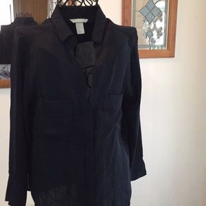 Black shirt with dark green dots soft size 6